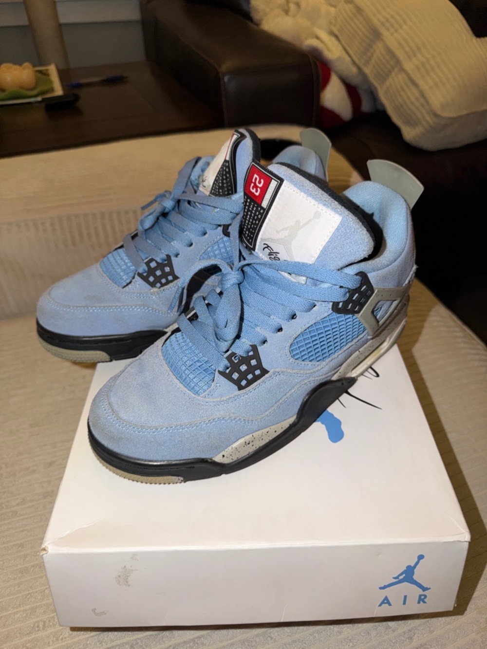 Air Jordan 4 University Blue